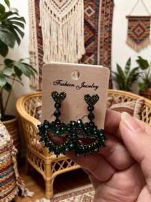 1 Pair Exquisite Yellow-Green Crystal Inlaid Heart-Shaped Earrings, Paired With Soft Velvet Background, Showcasing Exotic Romance And Elegant Style - Heart-shaped 2451 - View 2