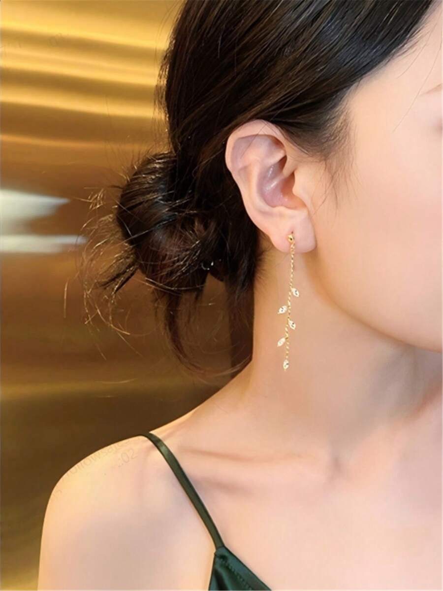 1 Đôi bông tai tua rua hình lá giọt nước dài, với tua rua thanh lịch, phù hợp cho mọi mùa. - trắng - Xem 1