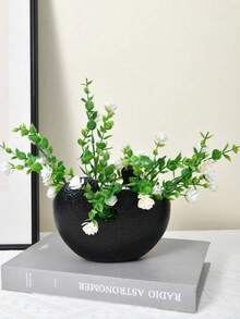 Bình và chậu cây bằng nhựa có vân, được thiết kế nghệ thuật với hình dạng bất thường, rất thích hợp để trưng bày các loại cây nhỏ hoặc cây lá trên bàn cà phê, bàn làm việc hoặc bệ cửa sổ. Nó mang đến nét tối giản và tự nhiên cho không gian sống và văn phòng hiện đại. - Phiên bản vỏ trứng - Xem 11