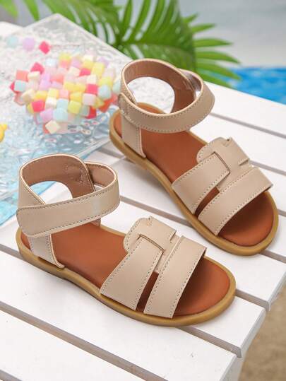 优雅米色露趾儿童凉鞋，女童款，可调节魔术贴，柔软舒适，拼接设计，适合春夏上学、通勤、聚会和旅行。