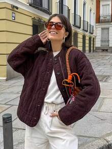 Áo khoác phao chần bông màu đỏ tía dành cho nữ, kiểu dáng rộng rãi thoải mái, khóa kéo phía trước, cổ tròn có túi, thích hợp cho mùa thu/đông. - Màu Đỏ Sâu - Xem 2