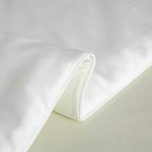 1pc Wavy Pattern Cooling Silk Quilt, Moisture-Wicking & Breathable, Soft & Skin-Friendly, Lasting Cooling Comfort, Suitable For Bedroom, Guest Room, Living Room, Dorm And Car - Double Flavor - Noble White + Fruity Fragrance - View 2
