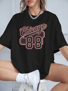 Nueva camiseta de moda para primavera y verano para chicas en talla grande - CHICAGO 88 Camiseta estampada de talla grande para mujer, top casual de manga corta y cuello redondo, adecuada para primavera y otoño, ropa de talla grande a la moda. - azul real - Ver 2