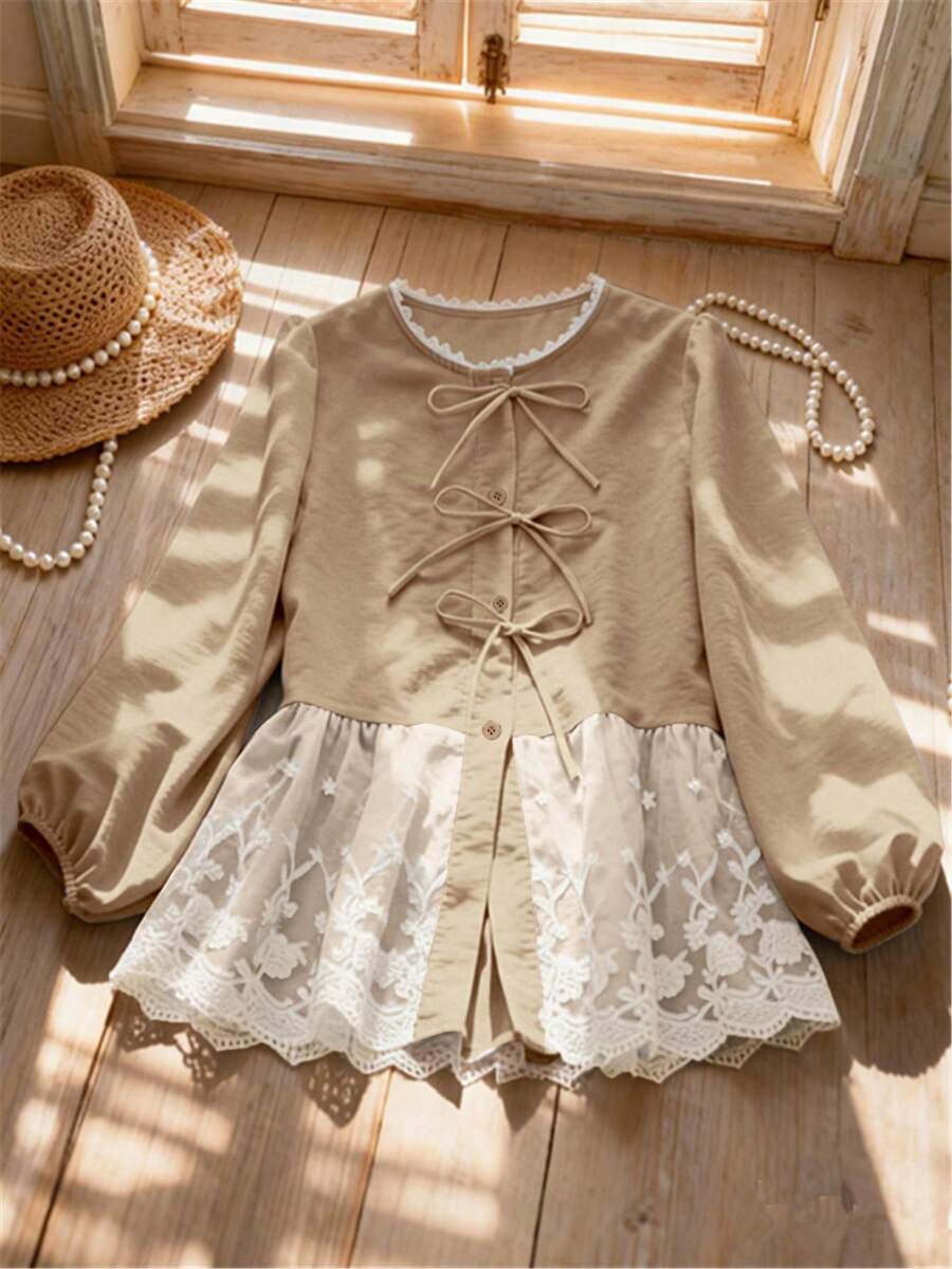 女士优雅通勤可爱甜美蝴蝶结圆领七分袖高腰上衣，刺绣蕾丝拼接衬衫，春夏款 - 摩卡棕 - 查看 1