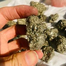 1 mảnh đá Pyrite thô nhỏ, mảnh Pyrite tự nhiên, mảnh Pyrite thô lớn, đá tiền tài, mẫu khoáng vật Pyrite tự nhiên hạt nhỏ - Chalcopyrite không đều, quà tặng độc đáo cho nhà và vườn trong dịp lễ. - Vàng - Xem 11