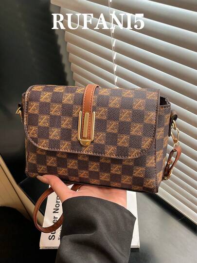 Fashionable New Color Blocking Retro Mini Flip Shoulder Bag, Classic Versatile Hardware Decoration Square Women's Crossbody Bag, Suitable For Shopping, Wallets, Shopping, Young Women, College Students, Newcomers, And White-Collar Workers. They Are Very Suitable For Offices, Universities, Work, Business, Commuting, Outdoor Activities, Travel, And Outings