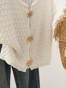 Áo len dệt kim màu trắng thanh lịch, khoét lỗ, xẻ tà phía trước, kiểu dáng casual tay ngắn có cúc cài, thích hợp cho kỳ nghỉ hè. - Màu be - Xem 3