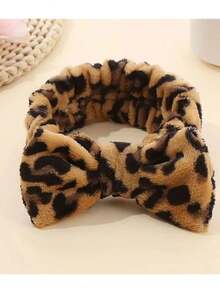 1 Băng đô che mặt / 2 Băng đeo cổ tay. Băng đô spa, Băng đô họa tiết da báo, Băng đô nơ, Băng đô trang điểm, Băng đô chăm sóc da mặt, Băng đô mút xốp nhung hồng, Nơ, Kẹp tóc, Băng đô spa, Băng đeo cổ tay, Bộ phụ kiện tạo kiểu tóc cho nữ và bé gái. - Nhiều màu - Xem 7