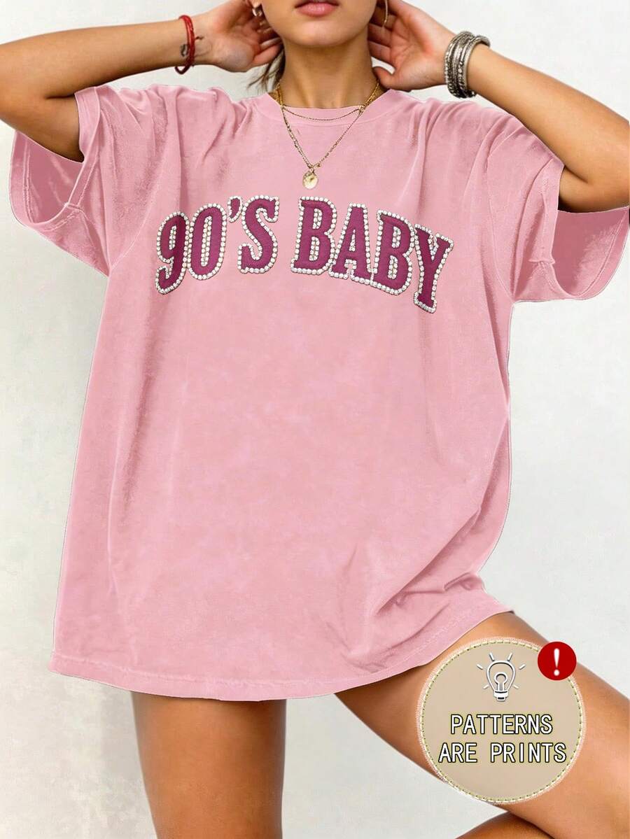 Damen Lässig Rundhalsausschnitt Bequemes Oversize "90s Baby" Bedrucktes T-Shirt, Reguläre Länge Kurzarm Rundhalsausschnitt Top, Weicher dehnbarer Lässig Stoff Pink Sommer - Pink - Übersicht 1