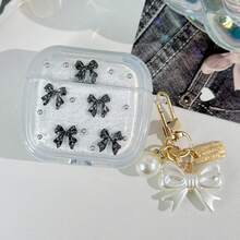 Hộp đựng tai nghe Apple thời trang (1 chiếc) có thiết kế nơ ngọc trai 3D màu đen, các chi tiết nơ màu đen và mặt dây chuyền nơ vàng. Sản phẩm chống sốc, bảo vệ và chống bụi, thời trang và đẹp mắt, phù hợp cho thanh thiếu niên và người trẻ tuổi, có thể sử dụng hàng ngày hoặc làm quà tặng. - Nhiều màu - Xem 11