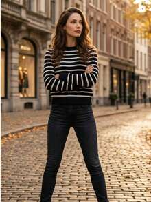 This Women's Striped Round-Neck Blouse Is Made Of Modal Fabric. - 黑白 - 查看 1