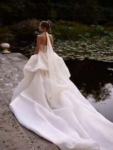 Ball Gown Wedding Dress For Women With Halter High Neckline And Sleeveless Design, Elegant Bridal Gown Featuring Lace Embroidered Bodice With Full Floral Detail And Heavy Satin Skirt With Structured Volume, Three Dimensional Pleated And Floral Skirt Detail Adding Depth And Texture, Defined Waistline Enhancing Shape, Small Train Completing Elegant Look, Unique Combination Of Lace And Satin Creating Balanced Style, Perfect For Wedding Ceremony, Lake Wedding, Boat Wedding, Christmas Celebration, Holiday Event, Prom Night, Evening Party, Birthday Celebration, Refined Bridal Style With Textured Detail - trắng - Xem 4