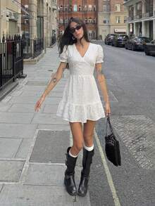 Vestido casual feminino HoloChill, cor sólida, decote em V vazado, manga curta plissada, modelo 2026. Vestido casual de verão com manga bufante, elegante para festas, praia, casamentos, aniversários e muito mais. - Branco - Ver 3