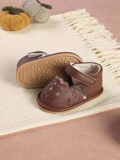 1 双婴儿镂空花朵极简凉鞋，夏季百搭