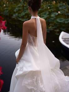 Ball Gown Wedding Dress For Women With Halter High Neckline And Sleeveless Design, Elegant Bridal Gown Featuring Lace Embroidered Bodice With Full Floral Detail And Heavy Satin Skirt With Structured Volume, Three Dimensional Pleated And Floral Skirt Detail Adding Depth And Texture, Defined Waistline Enhancing Shape, Small Train Completing Elegant Look, Unique Combination Of Lace And Satin Creating Balanced Style, Perfect For Wedding Ceremony, Lake Wedding, Boat Wedding, Christmas Celebration, Holiday Event, Prom Night, Evening Party, Birthday Celebration, Refined Bridal Style With Textured Detail - trắng - Xem 5