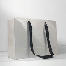 1个/4个装通用黑色礼品袋，带结实手柄 - 多种尺寸和颜色可选，大号礼品袋，带手柄，适用于礼品、糖果、购物，适合婚礼、生日、母亲节、商务、精品店、派对等场合。 - 黑色 - 查看 50