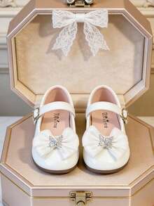 1 Par de Sapatos de Couro Tipo Mary Jane com Laço Brilhante para Meninas, Sapatos de Princesa de Couro Envernizado, Sola Macia Antiderrapante, Versátil para Uso Diário e Apresentações - Branco - Visão 1