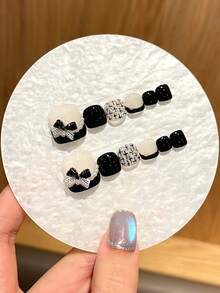 12片装 Y2K 手工按压式脚趾甲，黑色，法式风格，立体蝴蝶结图案，小巧香氛，可爱可拆卸，适合女性和女孩日常舞会佩戴，美甲礼品包含脚趾甲果冻胶和摩擦条。 - 彩色 - 查看 7