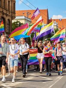 Bộ 12/24/48 hạt cườm cầu vồng, mặt dây chuyền LGBTQ, 6 loại mặt dây chuyền hạt kim loại LGBTQ bán sỉ, mặt dây chuyền tự hào đồng tính nam và nữ, đồ trang trí tiệc diễu hành tháng Tự hào. - Hạt cầu vồng - Xem 6