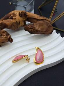 One Piece Of Luxurious Retro French-Style Elegant Earrings, Featuring High-End Pink Drop-Shaped Women's Earrings. Suitable For Daily Commuting, Shopping, Casual Afternoon Tea With Friends, Or Romantic And Exquisite Dates, As Well As Art Exhibitions. - Pink - View 3