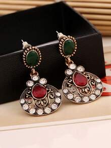1 Pair Exquisite Yellow-Green Crystal Inlaid Heart-Shaped Earrings, Paired With Soft Velvet Background, Showcasing Exotic Romance And Elegant Style - Heart-shaped 2451 - View 3