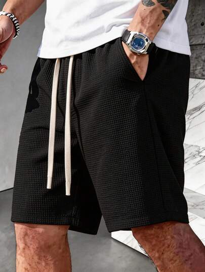 男士黑色华夫格针织短裤，1条装，抗皱透气面料，弹性腰带，舒适休闲，适合日常居家穿着。
