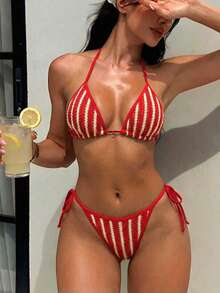 Bộ bikini SunTide sọc đỏ trắng, kiểu dáng tam giác buộc dây cổ, có họa tiết, kèm charm vàng và dây buộc bên hông, gồm 2 mảnh, thích hợp cho mùa hè, tắm nắng, gợi cảm. - Màu Hồng Tươi - Xem 1