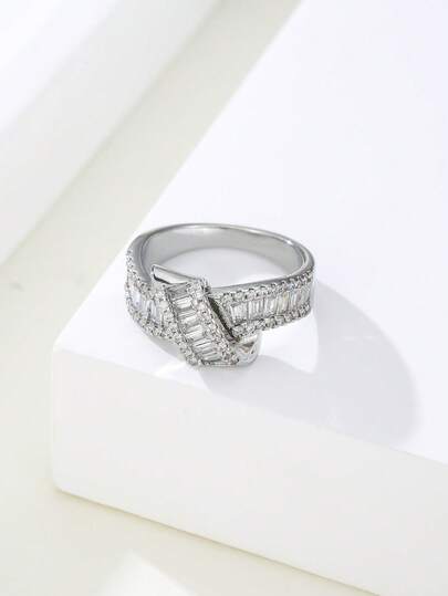 1件套经典奢华交织戒指套装，镶嵌闪亮合成立方氧化锆，女士佩戴，优雅大方，适合日常宴会、派对送礼等场合。