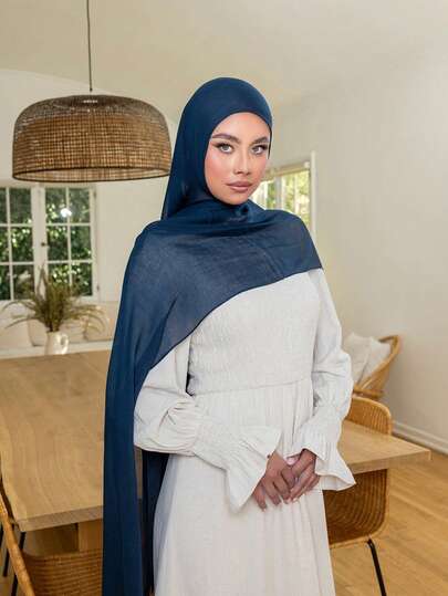1 chiếc khăn trùm đầu nữ màu xanh hải quân trơn thanh lịch, nhẹ, mềm mại, thích hợp cho sử dụng hàng ngày và cầu nguyện.