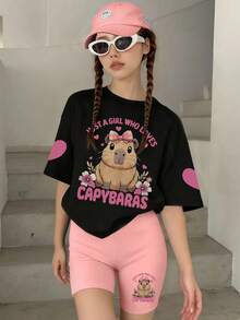 Conjunto Infantil Menina com Top Pullover Gola Redonda Manga Curta Estampa de Capivara e Letra + Shorts Ajustados Estampa de Capivara Fofa Primavera Verão - Preto - Visão 4
