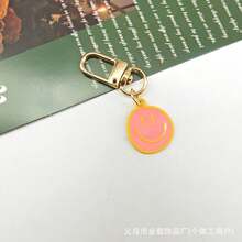 "Colorful Alloy Enamel  Face Keychain Charm, Irregular Shape Keyring, Fun Expression Mini Pendant For Bags, Backpacks, Car Keys,  Decorative Accessory, Cute  Bag Charm, Perfect Gift For Teens, Girls, Women, Everyday Use" - 綠底白色(掛繩) - 查看 9