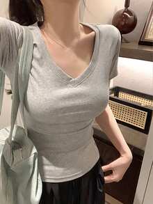 女士修身V领短袖T恤，露脐打底衫，夏季休闲款 - 灰色 - 查看 4