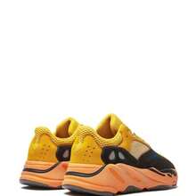Adidas Yeezy Boost 700 Sneakers - Authentic Chunky Retro Lifestyle Trainers | Viral 2026 Men's Designer Sportstyle Footwear | Premium Suede & Mesh Multi-Layered Shoes | Iconic Boost Cushioning Daily Urban Kicks - 太陽 - 查看 2
