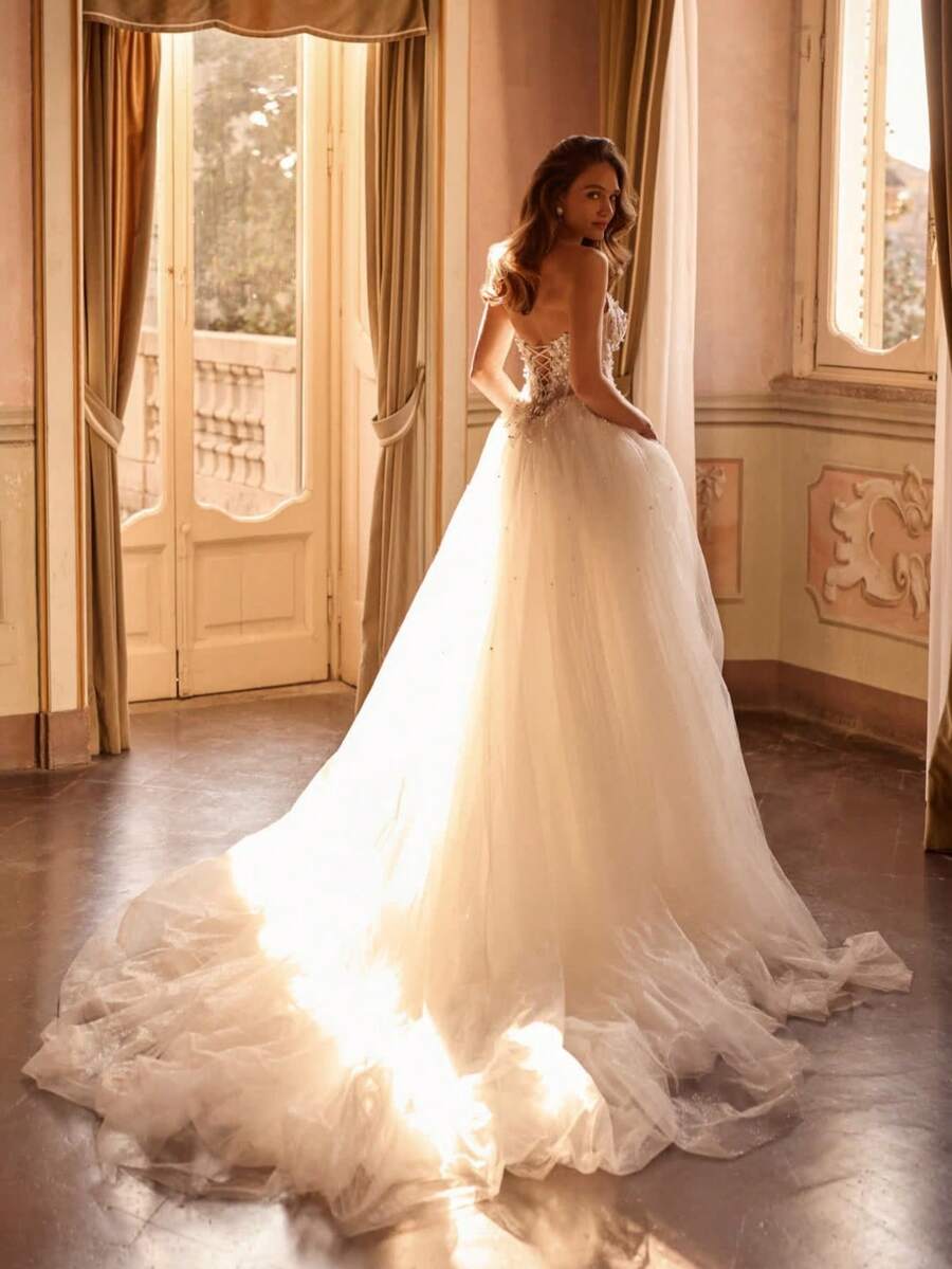 Glamorous Strapless Sweetheart Beaded Lace Tulle A-Line Wedding Dress With Floor-Length Train, Wedding Dresses For Bride, Elegant And Comfortable, Includes Plus Sizes, Bridal Gown, Formal Dresses For Women, Suitable For Wedding, Party, After-Party Dress, Cocktail Party, Bride, Formal Occasions, Dinner Dress, Prom Dress, Birthday Party, Celebration, Gala, Festival, Ceremony, Graduation, Homecoming Dress, Vacation, White - trắng - Xem 1