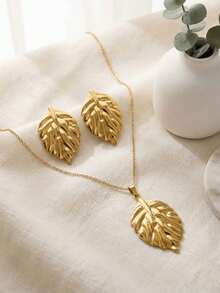 3 pezzi Set di collana e orecchini a perno da donna alla moda in oro 18K. Caratterizzato da conchiglie, foglie, farfalle e cuori. Eleganti orecchini e collana da donna. Adatto per uso quotidiano, vacanze al mare, Pasqua e regalo per la Festa della Mamma. - Dorato - Visualizzare 3