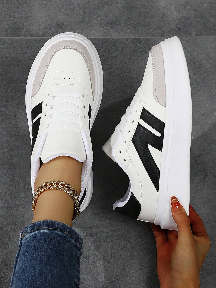 女士运动鞋，透气休闲运动鞋，时尚轻便滑板鞋，平底滑板鞋 - 白色 - 查看 1