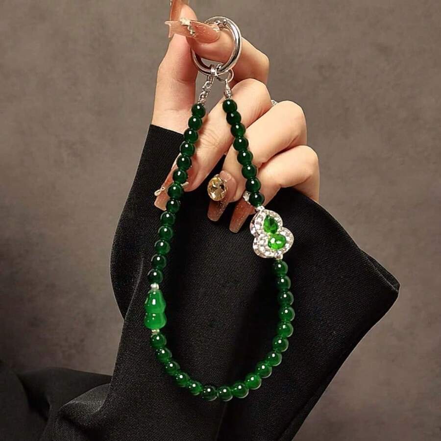 A Short Mobile Phone Wristband, Featuring A Chinese Style Green Gourd And Diamond Beads, Can Be Used As A Car Keychain Or Bag Pendant - 綠色 - 查看 1