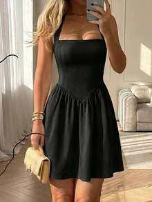 Vestido mini elegante negro con escote halter y espalda descubierta, cuello cuadrado y bajo acampanado, atuendo sexy para fiesta de verano, boda o invitado - Negro - Ver 3