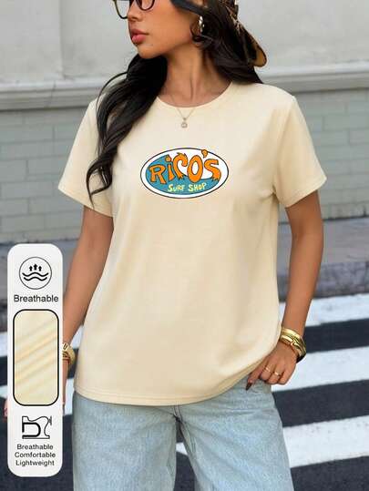 Camiseta casual de manga corta con cuello redondo y gráfico de "Rico's Surf Shop" para mujer de talla grande, adecuada para uso diario, verano y primavera. Camiseta elegante de color albaricoque con gráfico de letrero de tienda, versátil y adecuada para fiestas, playas, vacaciones, deportes y atuendos de graduación.