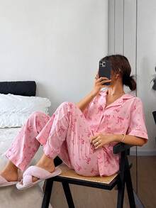 Dreamivo Set de pijamale roz cu imprimeu dulce și funde, cardigan cu guler, mânecă scurtă + pantaloni cu croi larg, material moale, pijama de casă feminină, poate fi purtată în aer liber, 2 bucăți - Roz - Vizualizare 2