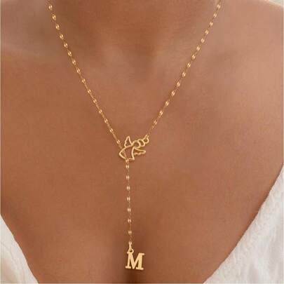 1 chiếc mặt dây chuyền hình thiên thần đơn giản với chữ cái đầu tên, dây chuyền bằng thép không gỉ mạ vàng hình môi dành cho nữ.