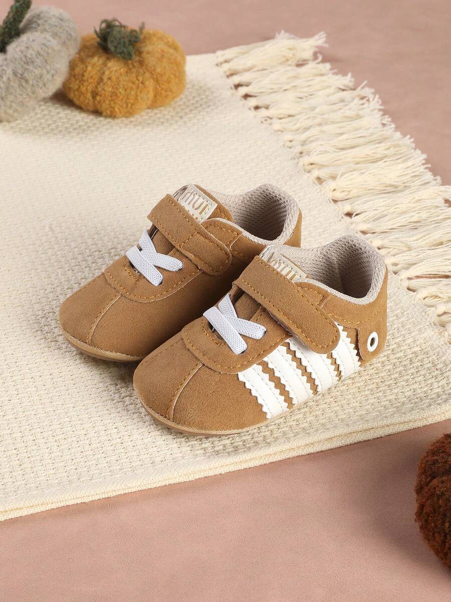 1 đôi giày thể thao casual kẻ sọc cho trẻ nhỏ, thích hợp cho mùa xuân và mùa thu. - màu nâu - Xem 1