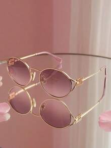 Miu Miu Kính râm nữ kiểu dáng retro mắt mèo oval, gọng đen với logo vàng, kính râm thời trang thiết kế phù hợp cho mùa hè, đi biển và du lịch. - màu đen - Xem 5