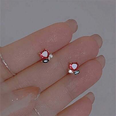 1 par de pendientes nupciales de moda, diseño único, delicado y elegante, decorados con pequeños corazones lindos, que irradian un aura grácil y noble. Joyería de verano.