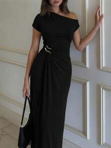 巧克力棕色不对称领口长款连衣裙 | 褶皱腰部金属细节连衣裙，适合约会和活动，黑色 - 黑色 - 查看 1