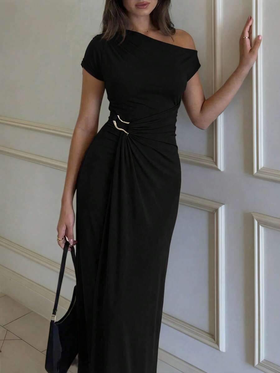 巧克力棕色不对称领口长款连衣裙 | 褶皱腰部金属细节连衣裙，适合约会和活动，黑色 - 黑色 - 查看 1