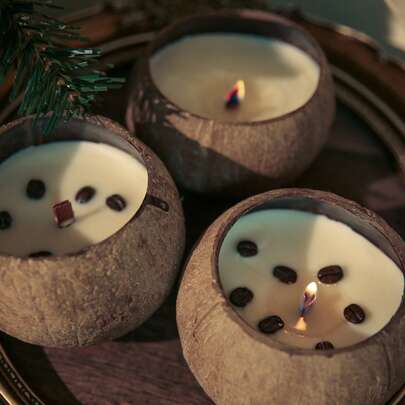 1 cây nến thơm vỏ dừa tự nhiên 100%, hương cà phê sữa dừa, thích hợp trang trí ngày lễ, làm quà sinh nhật, quà lưu niệm và quà nhỏ, trang trí bàn làm việc và trang trí nội thất, đạo cụ chụp ảnh.