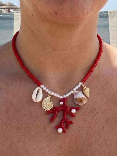 1件彩色贝壳、珊瑚和珍珠吊坠串珠项链，时尚海洋元素女式首饰，适合夏季海滩度假