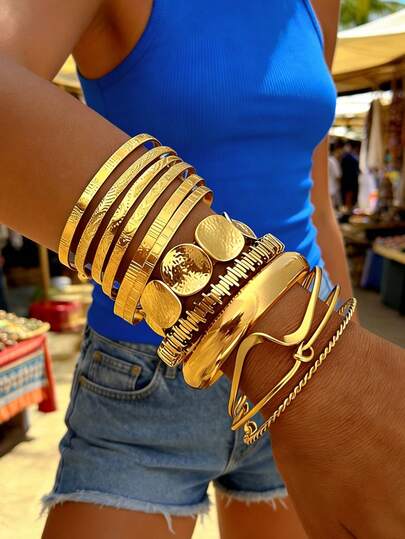 12 piezas Conjunto de pulseras bohemias vintage elegantes de alta calidad, estilo maximalista, con diseños geométricos asimétricos de líneas, discos, rombos, corazones y martillados. Pulseras anchas, delgadas y ajustables, con encantos exagerados de lujo personalizados, adecuadas para mujeres en fiestas de verano, festivales de música, citas, regalos diarios y combinación de joyas.