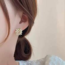1 Đôi bông tai nữ xoay hình hoa, đính đá mắt mèo và mặt trời, kiểu dáng thanh lịch, cao cấp, tối giản, là món quà tuyệt vời dành cho vợ và bạn bè. - Vàng - Xem 3